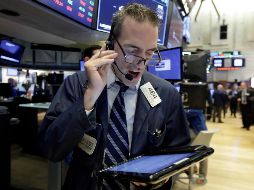 El NYSE Composite, por su parte, gana 15.24 puntos (0.12 por ciento) al ubicarse en 12 mil 967.54 unidades. AP / ARCHIVO
