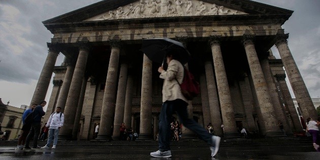 Cuatro fen&oacute;menos provocar&aacute;n fuertes lluvias en 10 estados