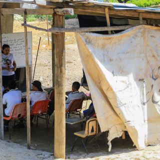A un año del sismo, 18 mil alumnos toman clase en aulas provisionales