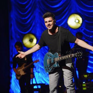 Juanes ofrece emotivo concierto acústico en Miami