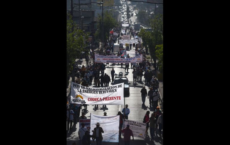 Miles de campesinos participan en una marchan en Ciudad de Guatemala para exigir la renuncia del presidente Jimmy Morales y la continuidad de la Comisión Internacional Contra la Impunidad en Guatemala. EFE/E. Bercián