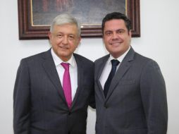 López Obrador (izq) recibió a Aristóteles Sandoval esta tarde en su casa de transición en la Ciudad de México. ESPECIAL