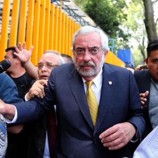 Graue firma pliego petitorio de estudiantes del CCH Azcapotzalco