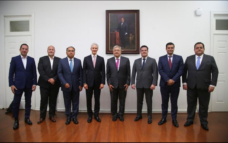 El Presidente electo, Andrés Manuel López Obrador, se reunió ayer con mandatarios estatales, entre ellos Aristóteles Sandoval y el gobernador electo de Jalisco, Enrique Alfaro. NOTIMEX