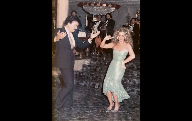 Almendra Rodríguez Morquecho bailando con su primo.
