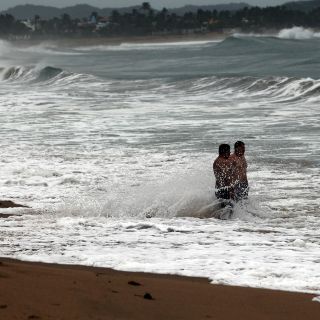 Alertan por mar de fondo en costas de Jalisco