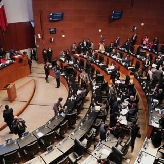Senadores de Morena presentan iniciativa para revocación de mandato