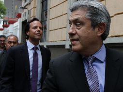 Guillermo Babatz, ex presidente de la Comisión Nacional Bancaria y de Valores; e Ignacio Deschamps, director de la banca internacional de Scotiabank, arriban a la casa de transición. NTX/A. Monroy