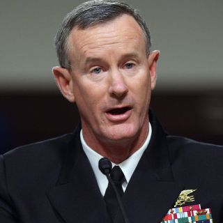 Almirante que criticó a Trump deja su cargo en el Pentágono