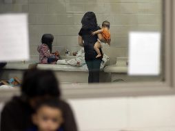 El gobierno federal informó que han reunido a dos mil 217 de los dos mil 654 niños separados de sus padres en la frontera;  el proceso continúa para 211. EFE / ARCHIVO