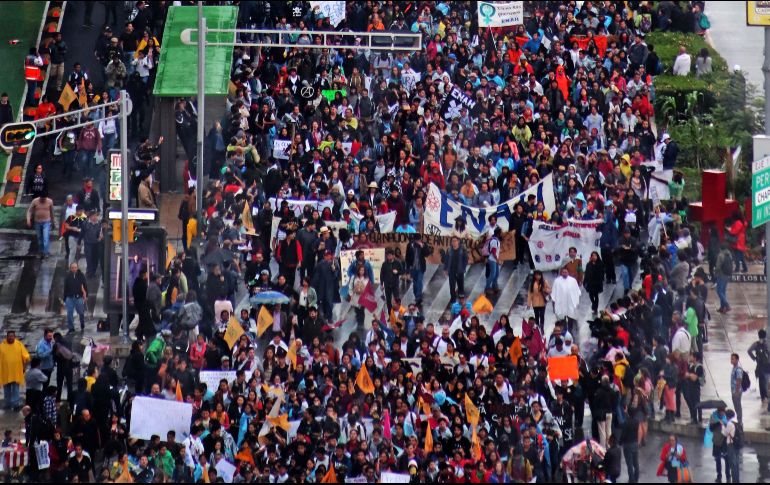 En completo silencio, los participantes marcharon por Paseo de la Reforma hacia el Zócalo capitalino. NTX/J. Lira