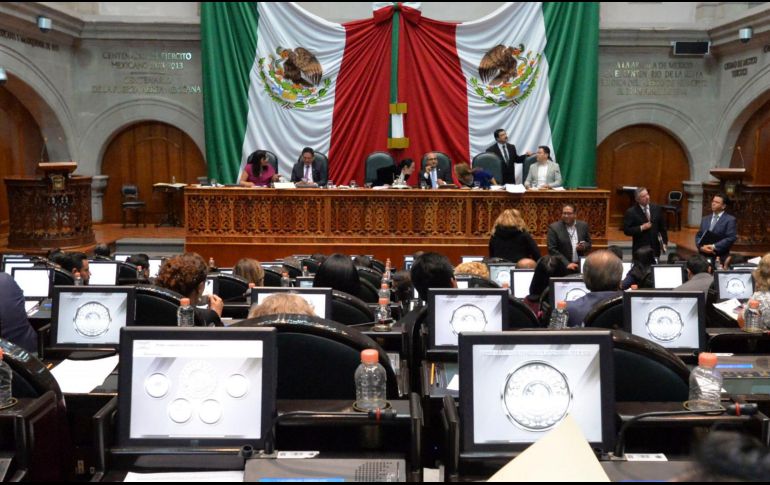 Morena impuso su mayoría para sacar avante una de las promesas del presidente electo, Andrés Manuel López Obrador. SUN/J. Alvarado