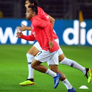 Marco Fabián es titular con el Eintracht ante el Borussia Dormund
