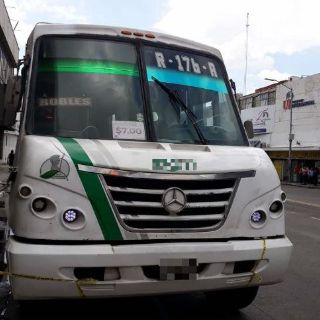 Muere mujer arrollada por transporte público en Guadalajara