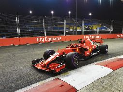Kimi Raikkonen conduce su Ferrari durante la segunda sesión de prácticas libres, en donde registró el mejor tiempo. AFP