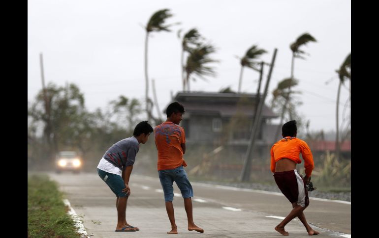 Las autoridades filipinas han recomendado a los residentes evacuados de áreas de alto riesgo en la isla que no regresen a sus casas hasta que el peligro persistente haya pasado. EFE/ F. Malasig