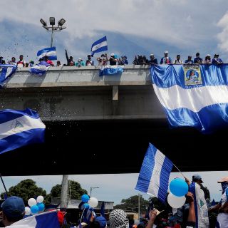 Manifestantes nicaragüenses piden a Ortega "poner fin a la violencia"
