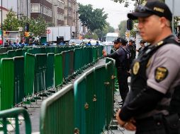 Las personas que desean asistir deben pasar por diversos filtros de seguridad, pero esto no hace que el ánimo decaiga. NTX/J. Lira