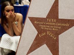 Aunque la youtuber ya sabía de la entrega de la estrella, no pudo evitar que sus ojos se humedecieran. TWITTER/@kevsho9