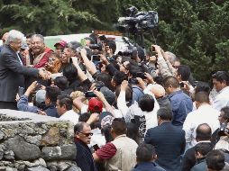 Durante un evento conmemorativo se le cuestionó al presidente electo por la presencia de carteles en la capital del  país. NOTIMEX