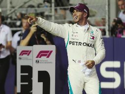 Lewis Hamilton sacó a relucir su talento sobre la pista de Marina Bay y hoy tiene la oportunidad de ampliar su ventaja en el campeonato, que es de 30 puntos. AP / V. Thian