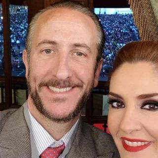 Chantal Andere responde a polémica por supuesto jaloneo de su esposo