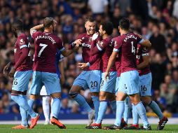 Yarmolenko (#20), del West Ham, celebra uno de sus dos goles con sus compañeros. AFP/P. Ellis