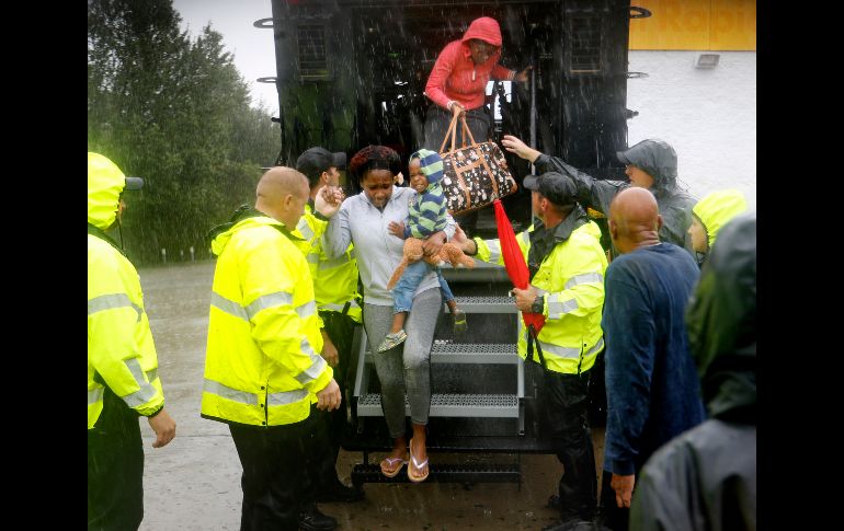 Las autoridades estadounidenses rescataron en las últimas horas a decenas de personas que se habían quedado atrapadas. Evacuados en Fayetteville, Carolina del Norte.