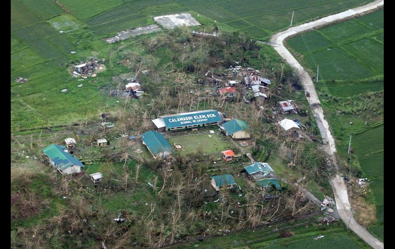 La tormenta tropical, considerada como la más violenta del mundo desde principios de año, arrasó zonas agrícolas en el norte de Luzón, el principal archipiélago filipino.