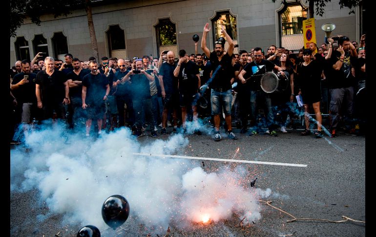 Policías catalanes se manifiestan en contra del recorte de servicios públicos en Barcelona, España. AFP/J. Lago