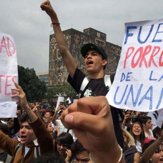 La UNAM expulsa a tres estudiantes más por agresiones a universitarios