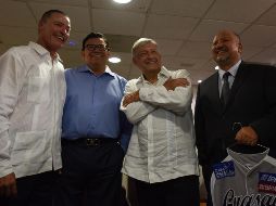 López Obrador aprovechó para agradecer la invitación que le hizo el dueño de los Dodgers para tirar la primera bola. NTX / ESPECIAL