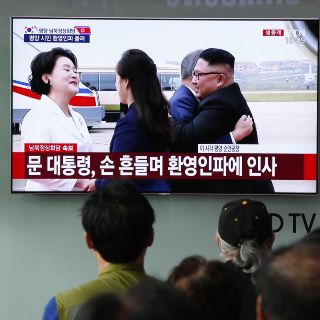 Kim Jong-un recibe a Moon Jae-in en medio de ovaciones