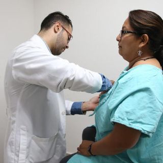 Autoexploración, elemental en la detección temprana de cáncer de mama