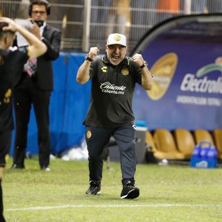 Diarios argentinos presumen triunfo de Maradona