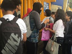 El ingreso de alumnos se dio de manera ordenada y sólo se permitió con credencial en mano. NTX/ESPECIAL