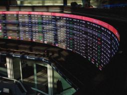 En el mercado accionario local se opera un volumen de 4.093 millones de títulos, por un importe económico de 33.1 millones de pesos. FACEBOOK / Bolsa Mexicana de Valores