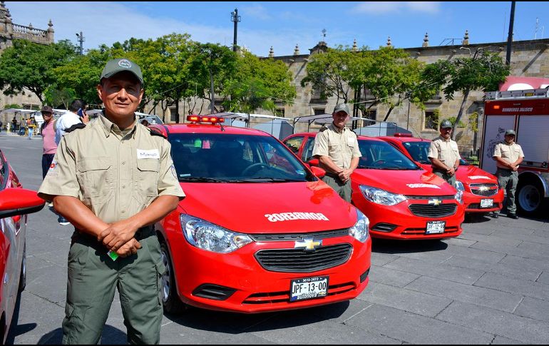 La entrega del equipamiento se realizó en plaza Liberación, al término de la evacuación de palacio de gobierno, en el marco del segundo macrosimulacro de evacuación del 2018. ESPECIAL / UPCBJ