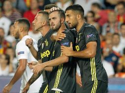 Miralem Pjanic anota desde el punto de cal al 45' y al 51'. EFE/J. C. Cárdenas