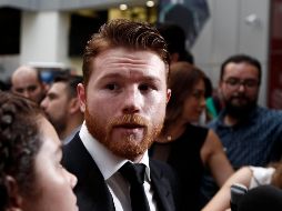 Álvarez apareció en Las Vegas después de la función del sábado con Fernanda Gómez, madre de su pequeña hija María Fernanda. ESPECIAL