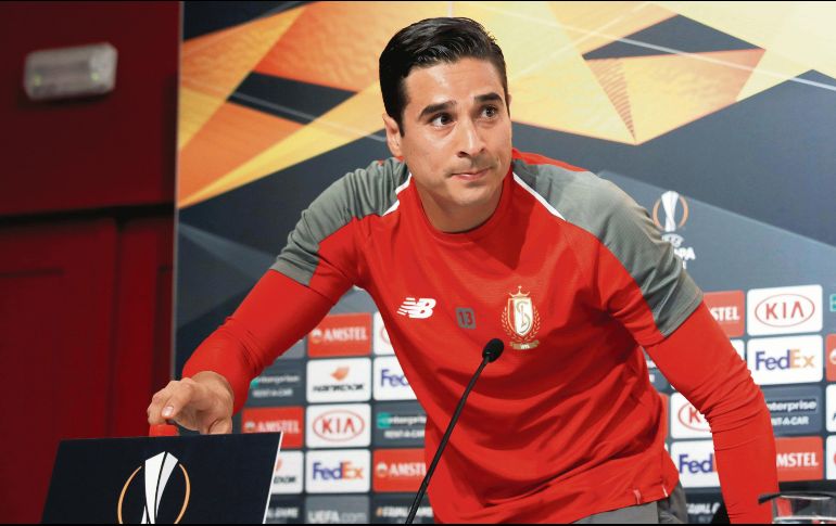 Guillermo Ochoa defenderá la portería del Standard Lieja cuando el equipo belga debute en Europa League visitando al Sevilla. EFE / J. Muñoz