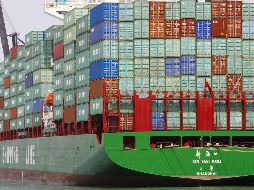 Carguero chino en Florida. Roberto Azevedo, director de la OMC, advirtió que el conflicto EU-China podría escalar a otras áreas de la economía. AFP/P. Richards