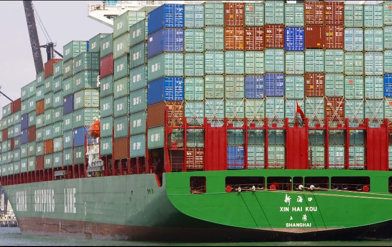 Carguero chino en Florida. Roberto Azevedo, director de la OMC, advirtió que el conflicto EU-China podría escalar a otras áreas de la economía. AFP/P. Richards