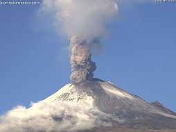Recordó que en caso de caída de ceniza, los ciudadanos deberán cubrir nariz y boca con un pañuelo húmedo o cubreboca y limpiar ojos y garganta con agua pura. TWITTER/ @Popocatepetl_MX
