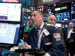 El Dow Jones superó su última marca, de enero, al sumar 255.45 puntos, hasta 26 mil 661.21 enteros. AP/R. Drew