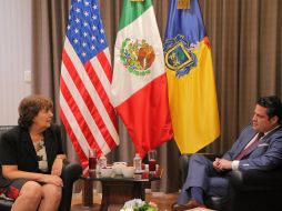 El encuentro se dio en Casa Jalisco, donde se tocaron temas como migración, apoyos del programa Familias Sin Fronteras; turismo y seguridad. TWITTER / @AristotelesSD