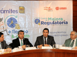 El comisionado nacional, Mario Emilio Gutiérrez Caballero, señaló que el sistema regulatorio en el país sigue siendo caótico. TWITTER / @CONAMER_MX