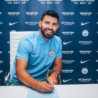 Agüero extiende contrato con Manchester City hasta 2021