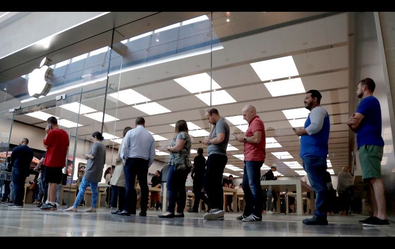 Una larga fila en Paramus, Nueva Jersey. Apple presentó el pasado 12 de septiembre las versiones Xs y Xs Max, pero también una versión más accesible, el iPhone Xr, que estará disponible el 26 de octubre.
