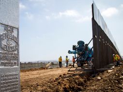 Actualmente al oeste de El Paso, en el área de Santa Teresa, Nuevo México, también se realiza un reemplazo de valla. NTX / ARCHIVO